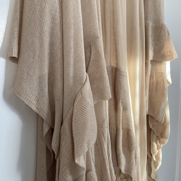 LC Lauren Conrad Beige Thin Ruffled Poncho, NWT, One Size - Picture 2 of 6